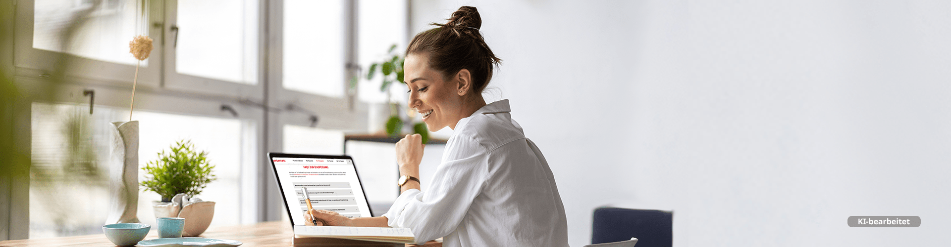 Eine Frau bei der Verwendung eines Laptops