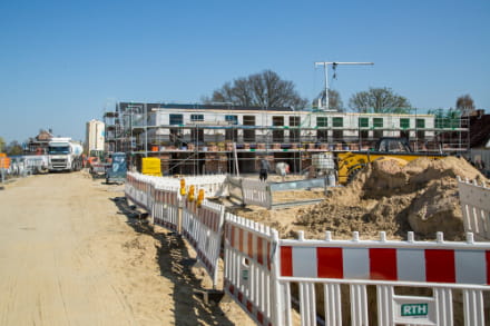 Umzäunte Baustelle für neuen Netzanschluss