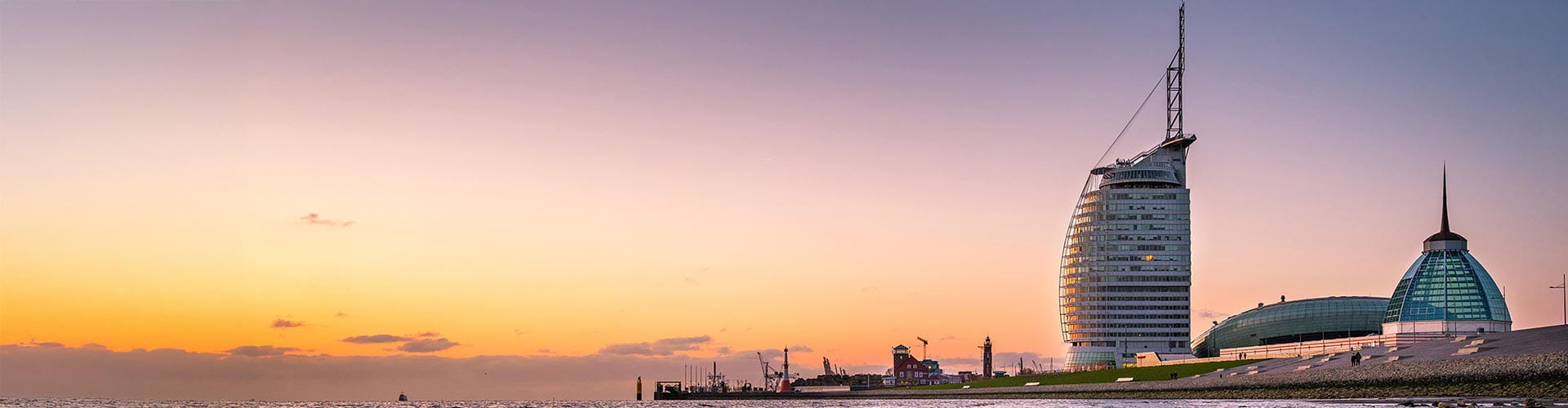 Die Skyline von Bremerhaven beim Sonnenuntergang